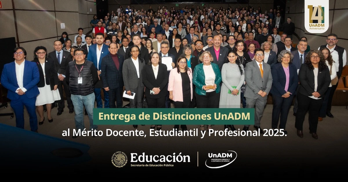 Encabeza secretario de Educación Pública, Mario Delgado Carrillo la entrega de 911 títulos de la UnADM